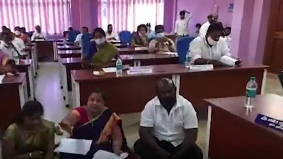 YCP Counsellors Protest: పలాస-కాశీబుగ్గ మున్సిపల్ సమావేశంలో రసాభాస