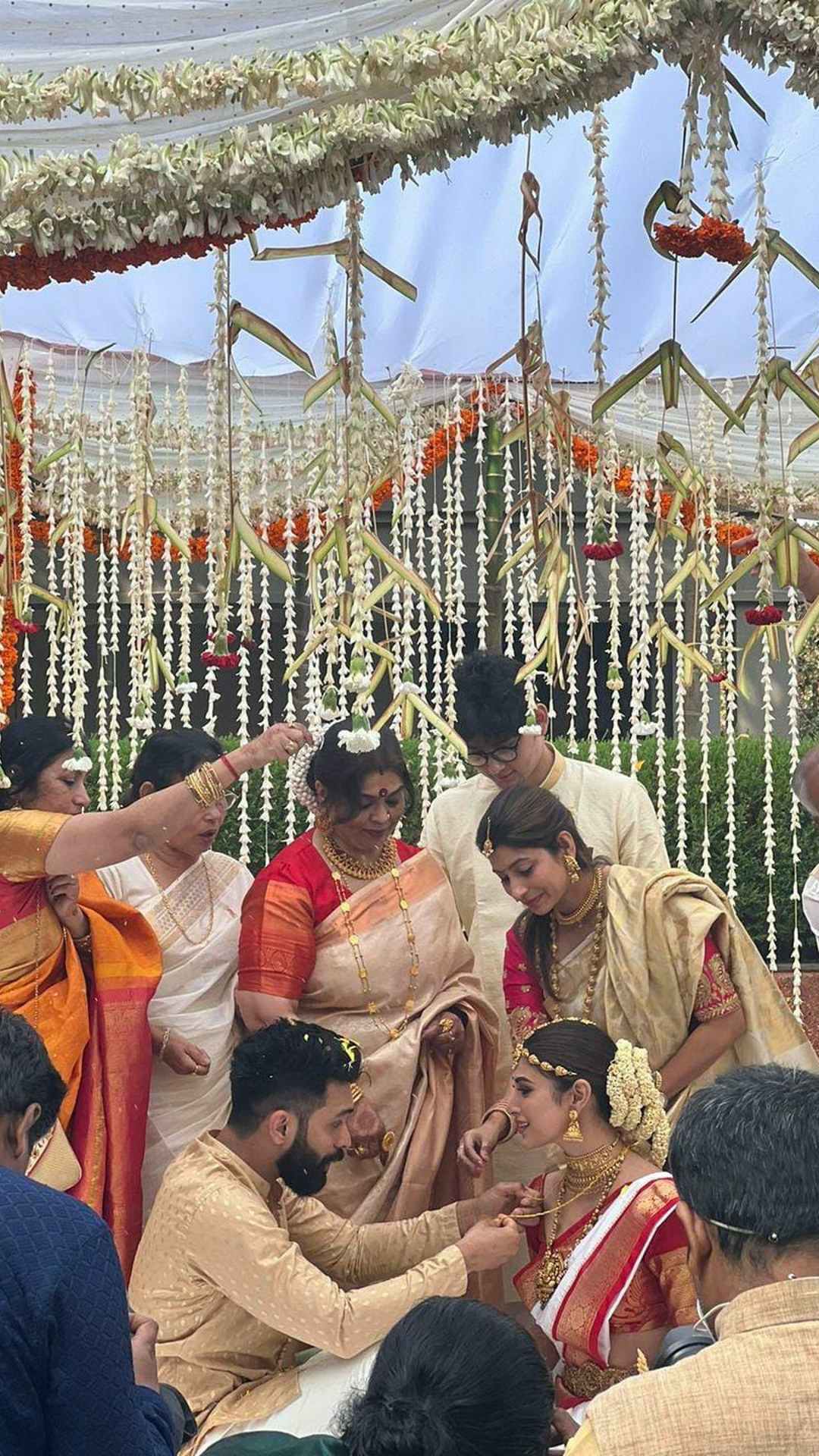 Mouni Roy Wedding: বিয়ে সারলেন মৌনী রায়, ছবি ভাইরাল নেট মাধ্যমে