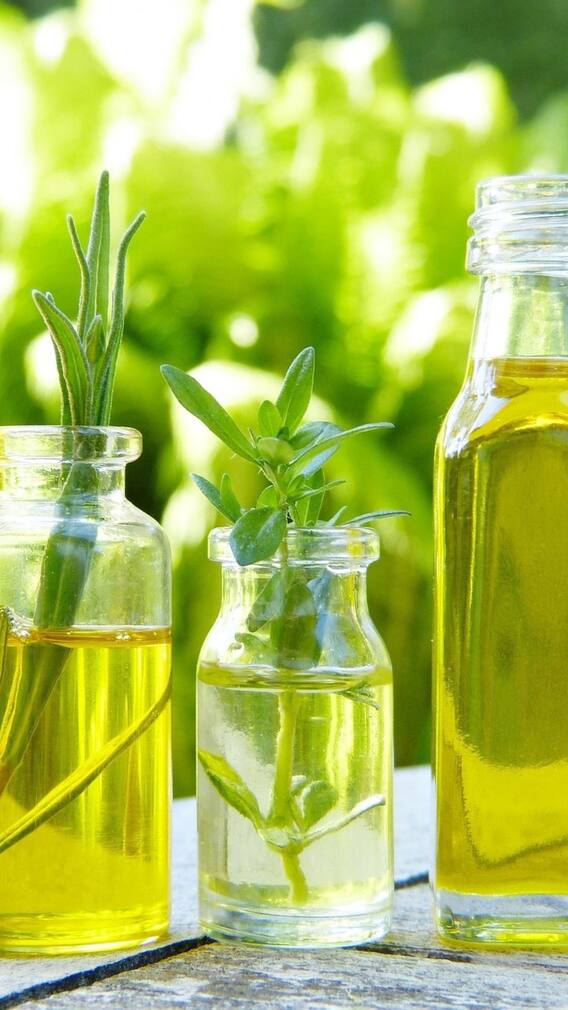 স্বাস্থ্যের জন্য বিশেষ উপকারী, নিয়মিত ব্যবহার করুন আমন্ড অয়েল