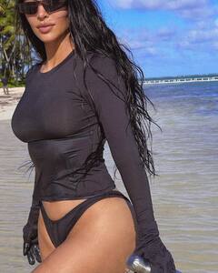Kim Kardashian Deletes One Of Her Bikini Pic After Being Accused Of Photoshopping By Fans