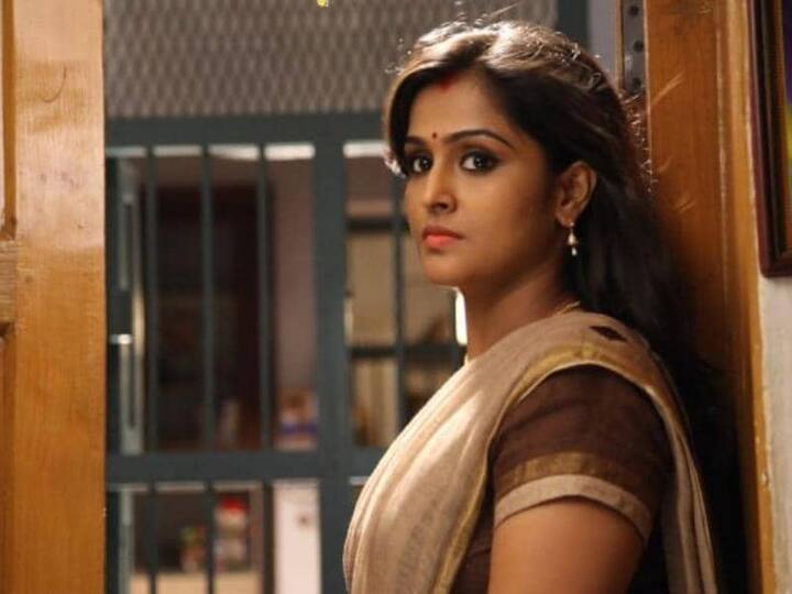 நடிகையாக மட்டுமின்றி பாடகியாகவும் அசத்துபவர்