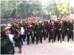 Watch: 'बदलूराम का बदन जमीन के नीचे रहता है' गाने पर थिरके Assam Regiment के जवान, Republic Day Parade के बाद ऐसे मनाया जश्न
