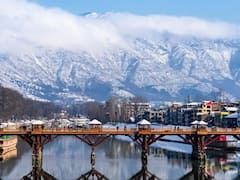 हिमाचल से कश्मीर तक ठंड का सितम, सर्दी से बचने के लिए लोग ले रहे आग का सहारा-Pics