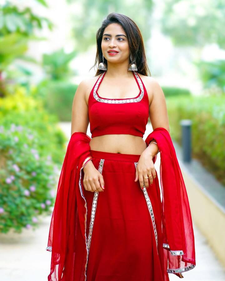 ఆ మధ్య అలేఖ్యా హారిక 'అమ్మాడి' సాంగ్ చేశారు. దానికి యూట్యూబ్ లో మంచి రెస్పాన్స్ లభించింది. (Image courtesy - @Alekhya Harika/Instagram)