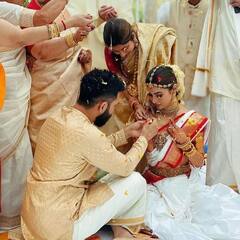 Mouni Roy Wedding Look: ट्रेडिशनल साड़ी, गणपति के डिजाइन वाले गहने पहन दुल्हन बनीं मौनी रॉय, देखिए सादगी से सजी तस्वीरें