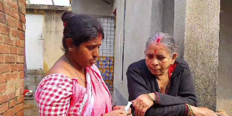 North 24 Parganas: complaint against kamarhati constituency's mahila sabhapati on collect money for giving ujjawal gas yojna connection North 24 Parganas: বিনামূল্যের উজ্জ্বলা যোজনার গ্যাসের কানেকশন দেওয়ার নামে টাকা নেওয়ার অভিযোগ বেলঘরিয়ায়