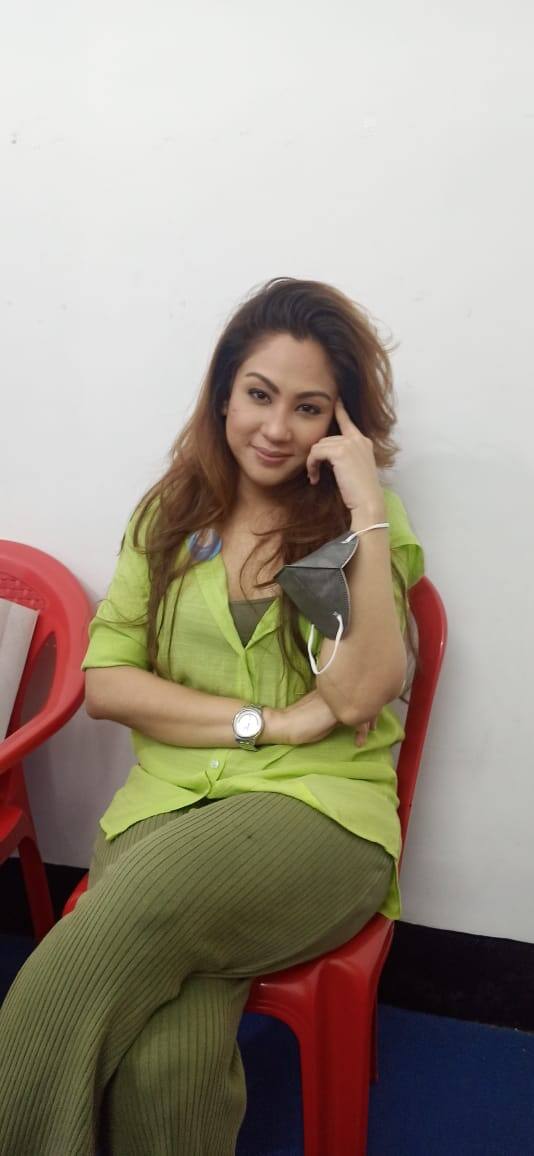 প্রজাতন্ত্র দিবসের দিনে মুক্তি পেয়েছে তাঁর নতুন ছবি 'মুক্তি'। ২৬ জানুয়ারি দিনটা বিশেষভাবে কাটালেন অভিনেত্রী চান্দ্রেয়ী ঘোষ (Chandreyee Ghosh)। নতুন বন্ধুদের থেকে পেলেন বিশেষ উপহারও!