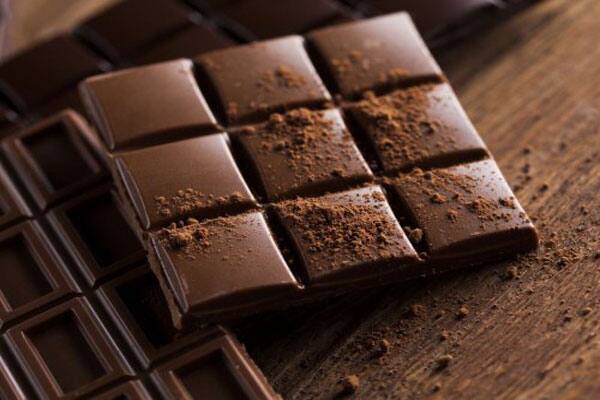 Valentine Week 2022 third day Chocolate Day know the details Chocolate Day: कुछ मिठा हो जाये... नात्यातील गोडवा टिकवायचा असेल तर 'चॉकलेट डे'ची संधी सोडू नका