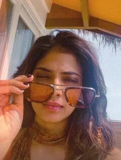 மாலத்தீவில் விடுமுறையை கொண்டாடும் மாளவிகா மோகனன்!