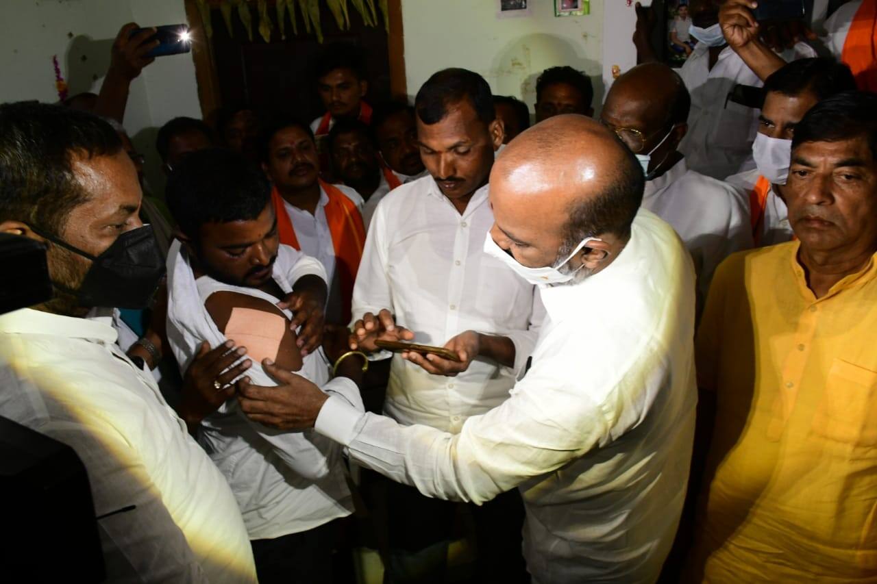 Bandi Sanjay: సీఎంవో ఆదేశాలతో ఎంపీ అర్వింద్ పై దాడి... బీజేపీ భయపడే పార్టీ కాదు... బండి సంజయ్ కామెంట్స్