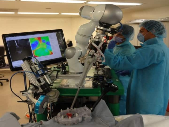 Robot successfully performs keyhole surgery on pigs without human help Surgery Robot | என்னது ஆபரேஷனா? எப்படி? சிட்டி ரோபோ ஸ்டைலில் வேலையை முடித்த ரோபோ..