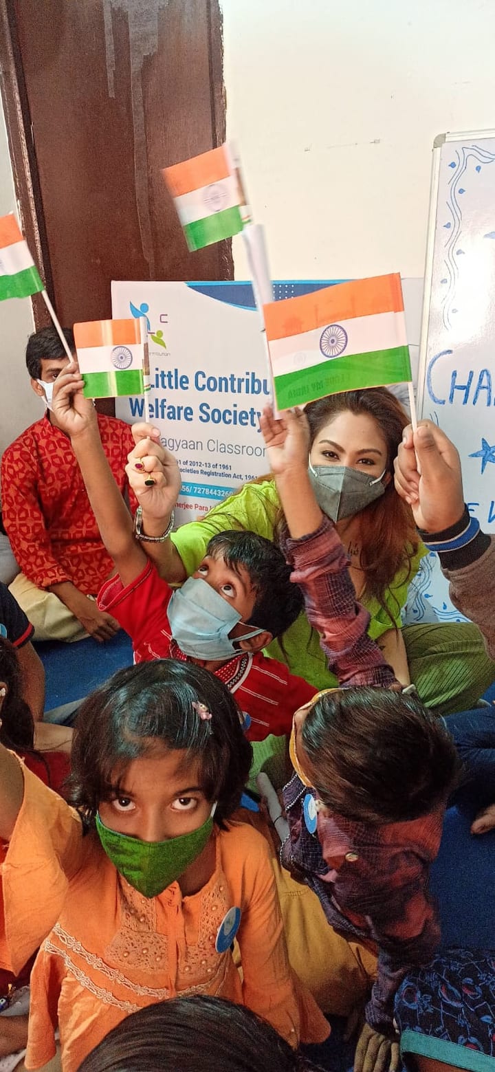 ছোটদের সঙ্গে গোটা দিনটাই কাটান চান্দ্রেয়ী। আগামীতে 'মন্টু পাইলট ২' ওয়েব সিরিজেও দেখা যাবে তাঁকে।