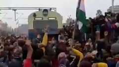 RRB-NTPC Results Protest: छात्रों के बहाने विपक्ष ने BJP को घेरा, JDU ने रेलवे को ठहराया जिम्मेदार