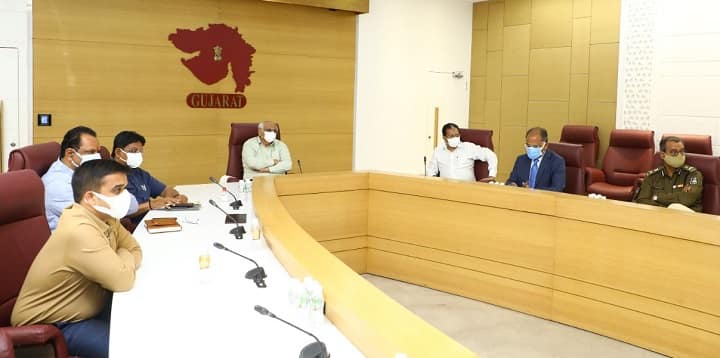 Farm Minister of Gujarat Raghavji Patel shifted hospital for more corona treatment ગુજરાત સરકારના કોરોનાનો ભોગ બનેલા કયા મંત્રીને અમદાવાદ હોસ્પિટલમાં કરવા પડ્યા દાખલ?