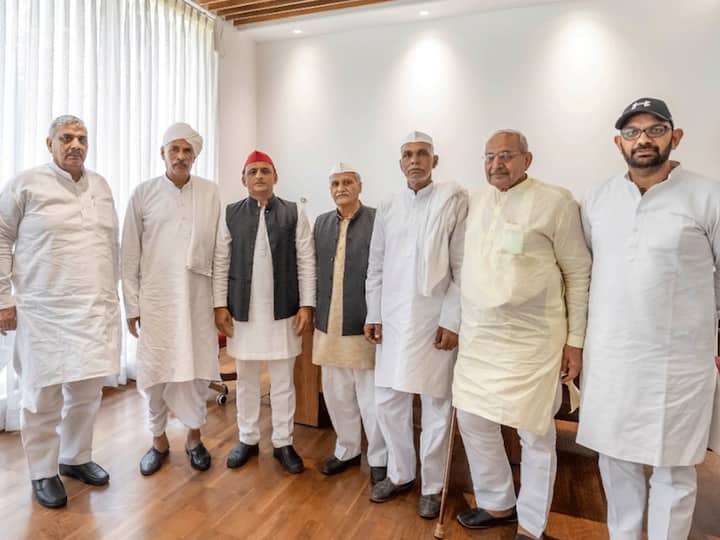 पूर्व विधायक और हरेंद्र मलिक के बेटे पंकज मलिक अब साइकिल की सवारी कर रहे हैं. इन्होंने भी कांग्रेस का हाथ छिटक दिया है.