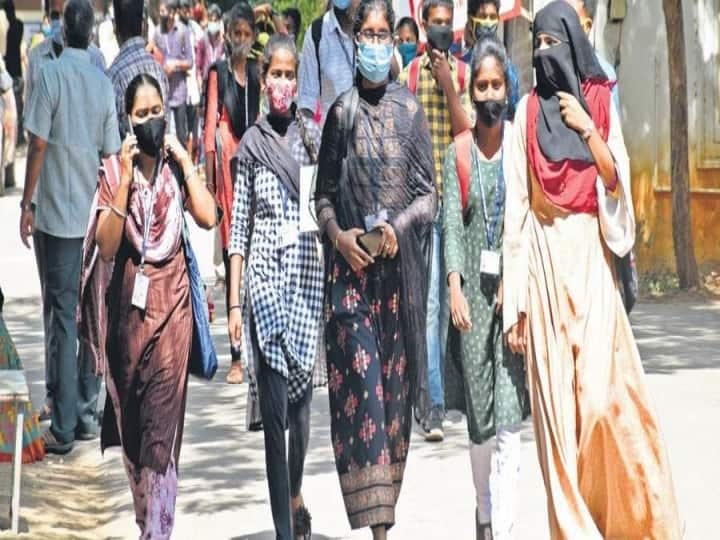 UP Election 2022: ' not Baba vs Maulana, unemployment is our issue', students said before elections in Aligarh UP Election 2022: 'बाबा बनाम मौलाना नहीं बेरोजगारी है हमारा मुद्दा', अलीगढ़ में चुनाव से पहले बोले छात्र