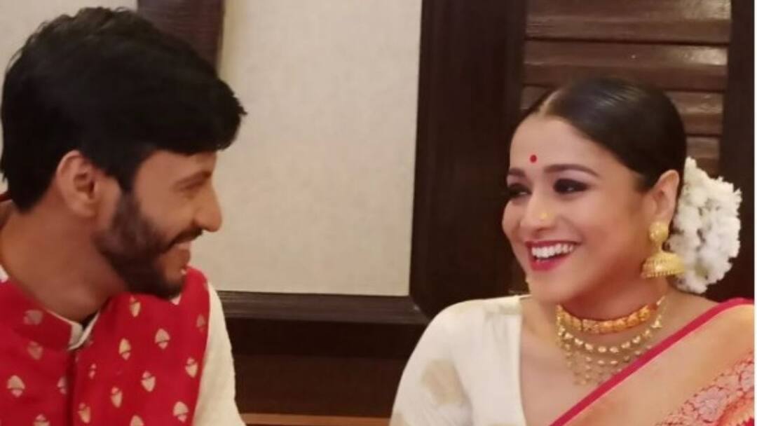 Anindita Sudip Marriage: সিঁদুরে রাঙা অনিন্দিতা, সুদীপের সঙ্গে বাঁধা পড়লেন সাত পাকে Anindita Sudip Marriage: Actress Anindita Raychaudhury and Actor Sudip Sarkar got married on 26 January Anindita Sudip Marriage: সিঁদুরে রাঙা অনিন্দিতা, সুদীপের সঙ্গে বাঁধা পড়লেন সাত পাকে