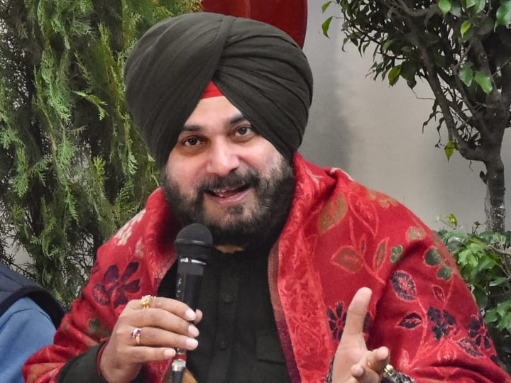 Punjab election 2022 Punjab Congress president Navjot Singh Sidhu reaction on chief ministerial candidate Punjab Election 2022: ਇੱਕ ਵਾਰ ਫਿਰ ਸਿੱਧੂ ਸਾਹਮਣੇ ਸੀਐਮ ਫੇਸ ਦਾ ਸਵਾਲ, ਇਸ ਵਾਰ ਬਗੈਰ ਕੁਝ ਕਹਿ ਦਿੱਤਾ ਇਹ ਜਵਾਬ