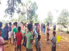 इरपनार येथे भयमुक्त प्रजासत्ताक दिन जनसंघर्ष समितीने फाडले नक्षल बॅनर्स