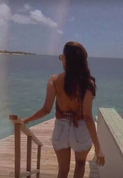 மாலத்தீவில் விடுமுறையை கொண்டாடும் மாளவிகா மோகனன்!