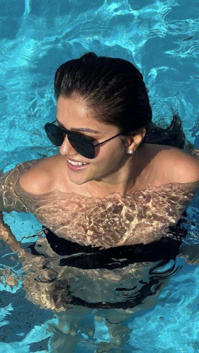 ਬਲੈਕ ਸਟ੍ਰੈਪਲੇਸ ਬਿਕਨੀ ਟਾਪ 'ਚ Rubina Dilaik