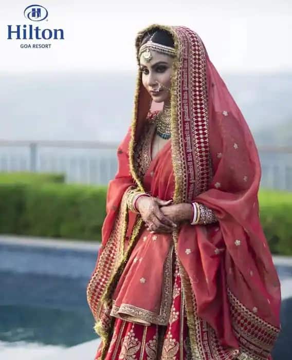 छोट्या पडद्यावरील प्रसिद्ध अभिनेत्री मौनी रॉय (Mouni Roy) नुकतीच विवाह बंधनात अडकली आहे.