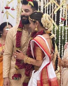 Mouni Roy Wedding Look: ट्रेडिशनल साड़ी, गणपति के डिजाइन वाले गहने पहन दुल्हन बनीं मौनी रॉय, देखिए सादगी से सजी तस्वीरें