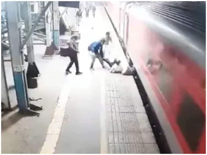 Watch: चलती ट्रेन में चढ़ने की कोशिश कर रहा था शख्स, फिसला पैर और फिर... Man trying to enter running train gets badly falls from the train watch train accident viral video Watch: चलती ट्रेन में चढ़ने की कोशिश कर रहा था शख्स, फिसला पैर और फिर...
