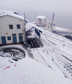 हिमाचल से कश्मीर तक ठंड का सितम, सर्दी से बचने के लिए लोग ले रहे आग का सहारा-Pics