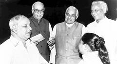 UP Elections 2022: कोई बनना चाहता था IAS तो कोई डॉक्टर, आज यूपी की राजनीति का बड़ा नाम बन चुके हैं ये चर्चित चेहरे