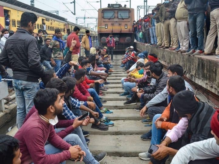 Indian Railways protest rrb ntpc releases list of Frequently Asked Questions and Answers RRB NTPC 2022 Update:  भर्ती परीक्षा को लेकर हिंसक प्रदर्शन के बाद रेलवे ने जारी की FAQ की लिस्ट, बयान में कही यह खास बात