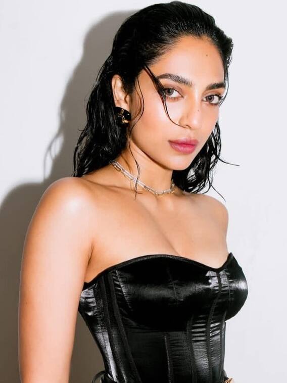 शोभिता की खूबसूरती देख आहें भरने को हो जाएंगे मजबूर!