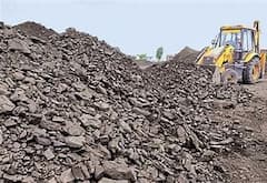 Durgapur: বেআইনি ভাবে কয়লা তুলতে গিয়ে মাটি চাপা পড়ে মৃত্যু একই পরিবারের চার জনের। Bangla News