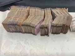 UP Election 2022: चुनाव के समय चेकिंग के दौरान पुलिस को बरामद हो रहे रुपये, ब्यौरा नहीं दे पाने के कारण सख्त एक्शन