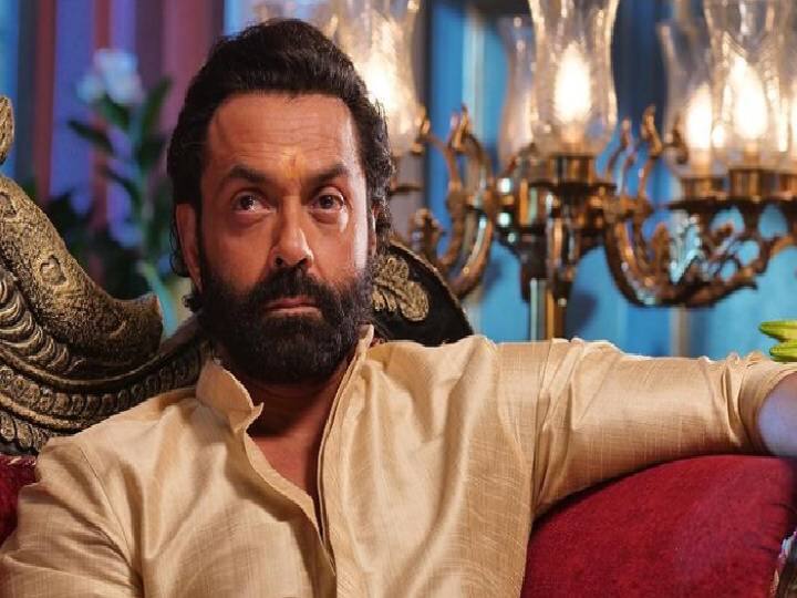 परंतु, एवढ्या वर्षांत बॉबी कधीही कोणाकडे काम मागायला गेला नाही. 2016 मध्ये बॉबी दिल्लीच्या नाईट क्लबमध्ये डीजे बनला होता. (PC : iambobbydeol/IG)