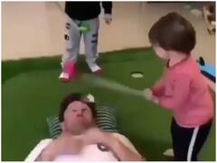 Watch: बच्ची के हाथ में गोल्फ स्टिक देना शख्स को पड़ा भारी, इतनी बुरी तरह मारी तोड़ दी नाक