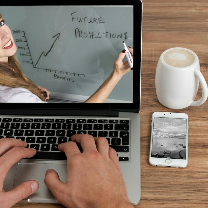 কিন্তু, ভিডিও কলে খারাপ ছবি আসে বলে অনেকেই গ্রুপে ক্যামেরা মোড অফ রাখেন। কিন্তু, কয়েকটি নির্দিষ্ট পদ্ধতি গ্রহণ করলেই ভিডিও কলেও নিজেকে ভাল দেখতে লাগবে।