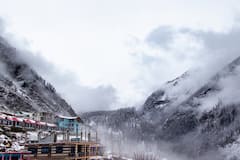 हिमाचल से कश्मीर तक ठंड का सितम, सर्दी से बचने के लिए लोग ले रहे आग का सहारा-Pics