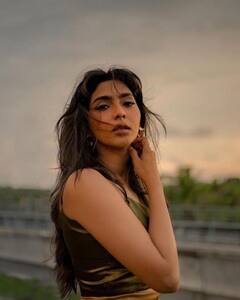 Aishwarya Lekshmi  : பூ பூத்த சாலையாய் மனம் மலரும் மங்கை அவள்... ஐஸ்வர்யா லட்சுமி லேட்டஸ்ட் க்ளிக்ஸ் !