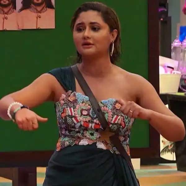 रश्मि देसाई (Rashami Desai) – रश्मि देसाई की शो में एंट्री वाइल्ड कार्ड के तौर पर हुई थी. और उन्होंने खेल को इतने शानदार तरीके से खेला कि वो फाइनल में जगह बनाने में कामयाब हो गईं. (फोटो – सोशल मीडिया)