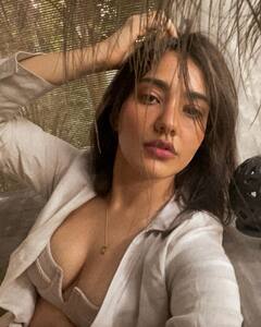 Neha Sharma in Bikini: బికినీలో 'చిరుత' పిల్ల నేహా శర్మ