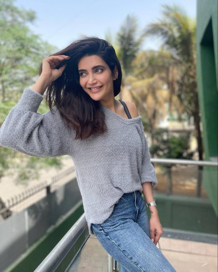 लोकप्रिय अभिनेत्री करिष्मा तन्ना लवकरच विवाह बंधनात अडकणार आहे.