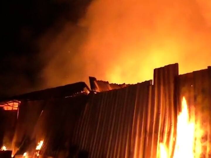fire in bhivandi Three furniture warehouses were gutted in the blaze भिवंडीत पुन्हा अग्नितांडव; भीषण आगीत तीन फर्निचर गोदाम जळून खाक