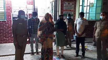 Police arrests 5 people who have engaged in prostitution at Dharmapuri தருமபுரியில் பெண்களை வைத்து பாலியல் தொழில் நடத்திய 3 பெண்கள் உட்பட 5 பேர் கைது