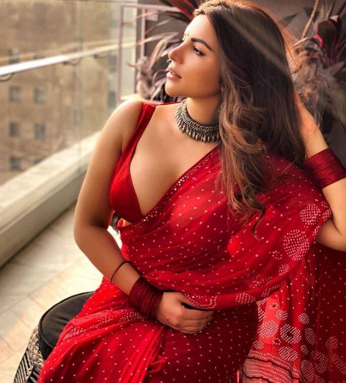 બોલીવૂડ એક્ટ્રેસ શમા સિકંદર થોડા સમય પહેલાં વિક્રમ ભટ્ટની વેબ સિરીઝ 'માયા'માં જોવા મળી હતી, આ વેબસિરીઝમાં તેણે ખૂબ જ હોટ સીન આપ્યા હતા.