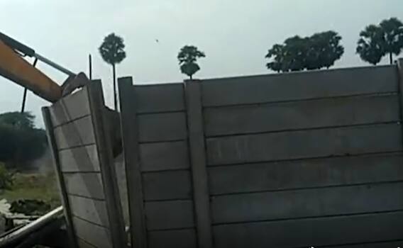 YCP Leader: ల్యాండ్ కబ్జా చేసి...అడ్డొచ్చిన అధికారులను బాది..పెందుర్తి వైసీపీ లీడర్