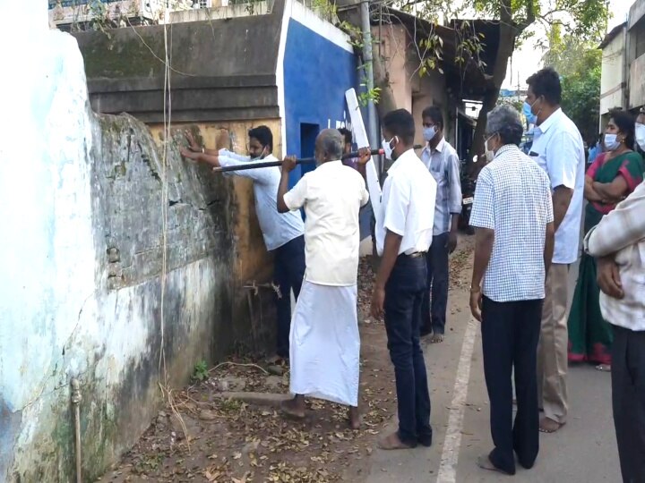 கோயில் இடத்தை மீட்க வந்த அதிகாரிகளுடன் சமரசம் பேசிய திமுக எம்.பி - வீட்டை இடித்து தள்ளி பதாகை வைத்த அதிகாரிகள்