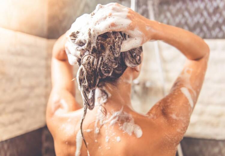 Dr Jaishree Sharad shares video on Instagram about using shampoo everyday Shampoo Ingredients | `நீங்கள் தினமும் ஷாம்பூ பயன்படுத்துபவரா?’ - அப்போ இதைத் தவறாம படிங்க!