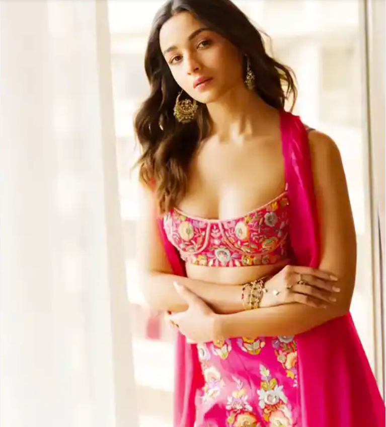 ਕੀ ਤੁਸੀਂ ਦੇਖਿਆ Alia Bhatt ਦਾ ਖੂਬਸੂਰਤ Lehnga Collection, ਪਹਿਨ ਕੇ ਬਲਾ ਦੀ ਖੂਬਸੂਰਤ ਲੱਗਦੀ Alia