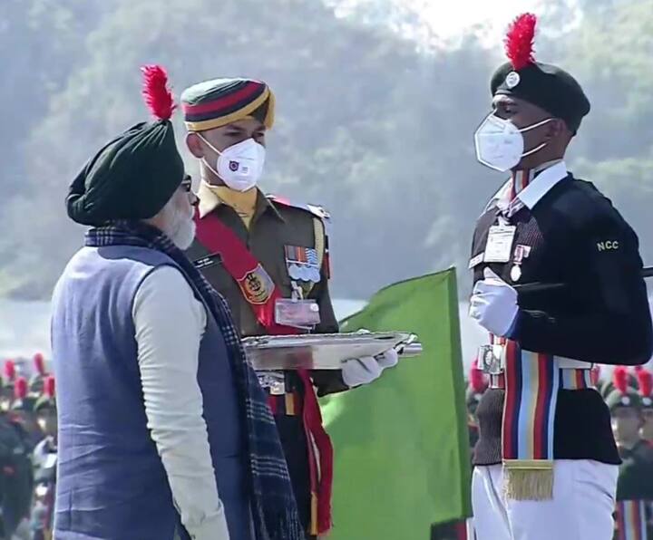 प्रधानमंत्री ने इस मौके पर कहा कि मुझे एनसीसी में जो ट्रेनिंग मिली, जो जानने सीखने को मिला, आज देश के प्रति अपनी जिम्मेदारियों के निर्वहन में मुझे उससे असीम ताकत मिलती है. कुछ दिन पहले मुझे एनसीसी एलुम्नाई का कार्ड भी मिला था. आज जब देश नए संकल्पों के साथ आगे बढ़ रहा है, तब देश में एनसीसी को मजबूत करने के लिए भी हमारे प्रयास जारी हैं.